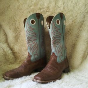 Size 7 Ariat boots